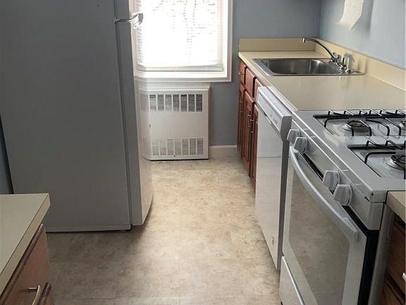 5th image of 7 4th St APT 2B