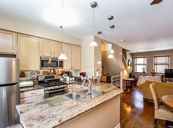 5th image of 516 E 32nd St Unit C