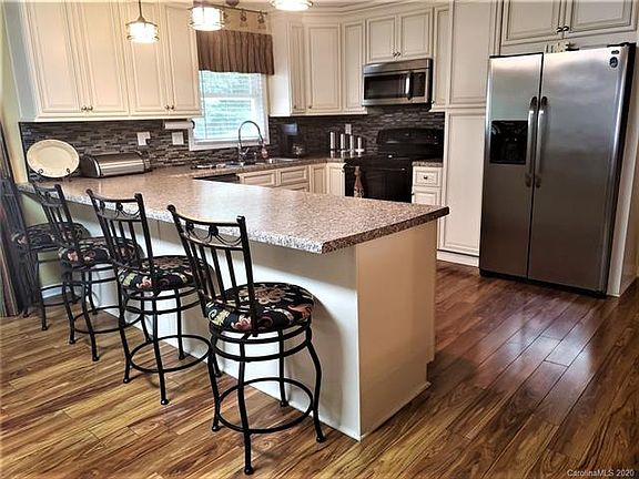 3rd image of 4308 Greenhaven Ln
