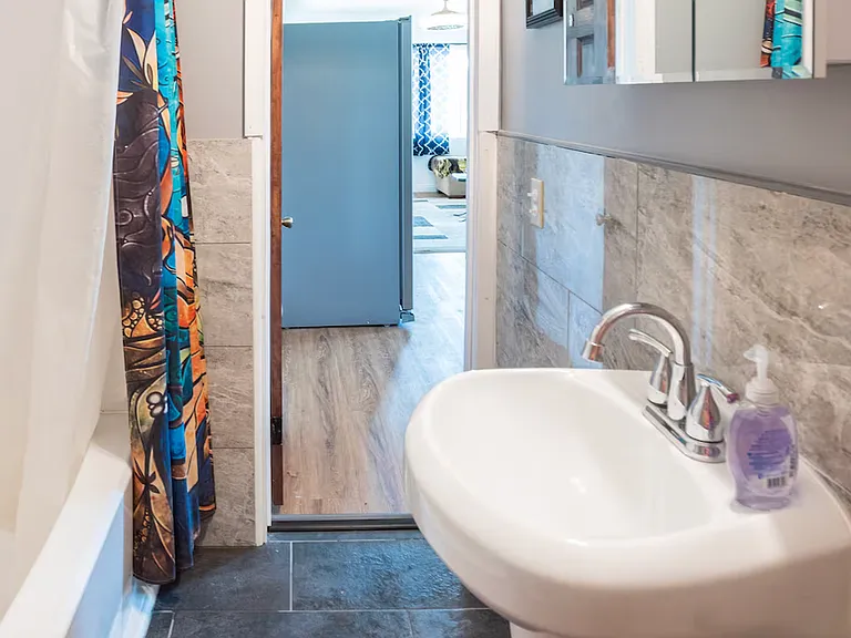 Full Bathroom