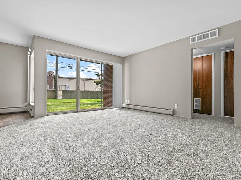 Macomb Manor - Roseville, MI — Photo 35