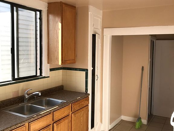 4th image of 375 Pope St