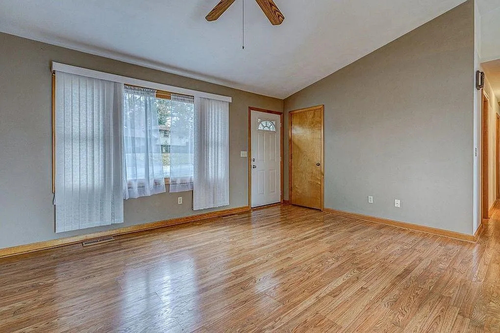 4209 Hillbrook Cir — Photo 4