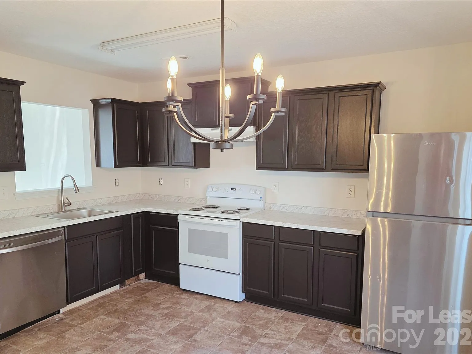 3 bed, 2.5 bath, 1345 sqft, $1,875 — Photo 3