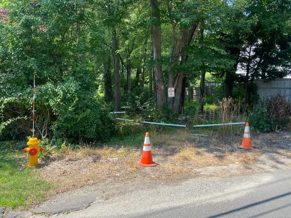 391 Chestnut Hill Avenue, Waterbury, CT 06704