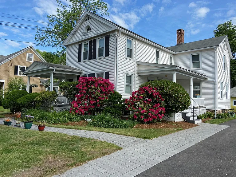 30 Whitman Ave — Photo 2