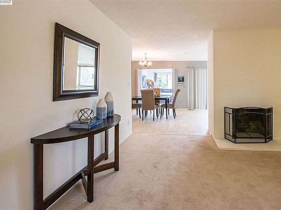 4th image of 67 Maria Dr