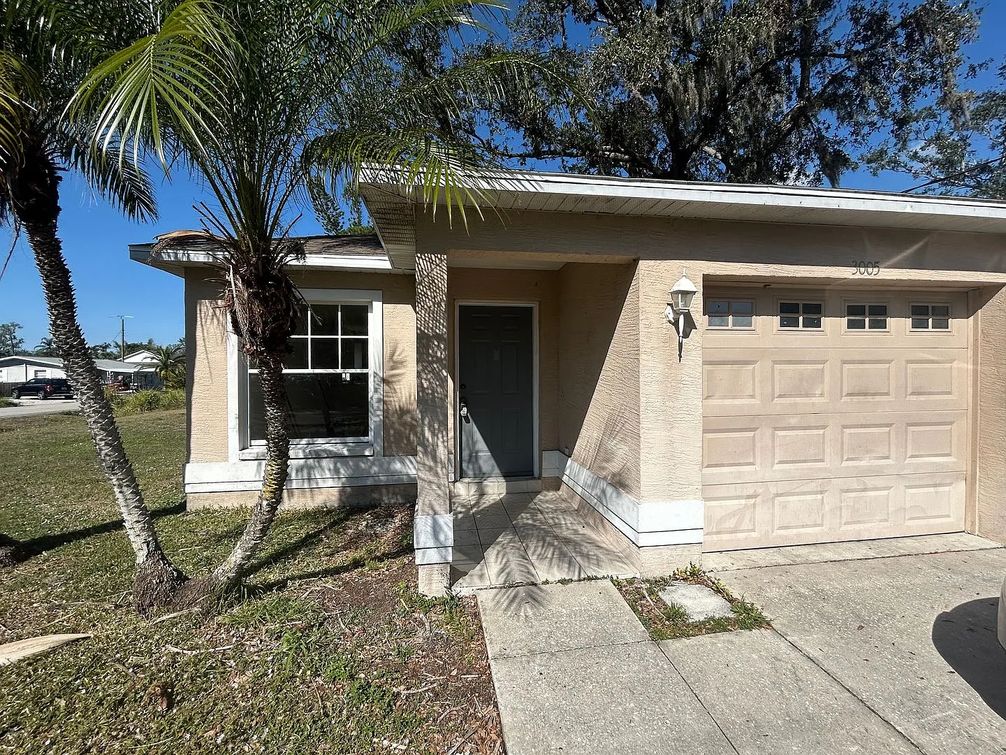 4 bedroom, 2 bathroom Sarasota home, plus garage and beautiful lot, conveniently located near Dow... — Photo 1