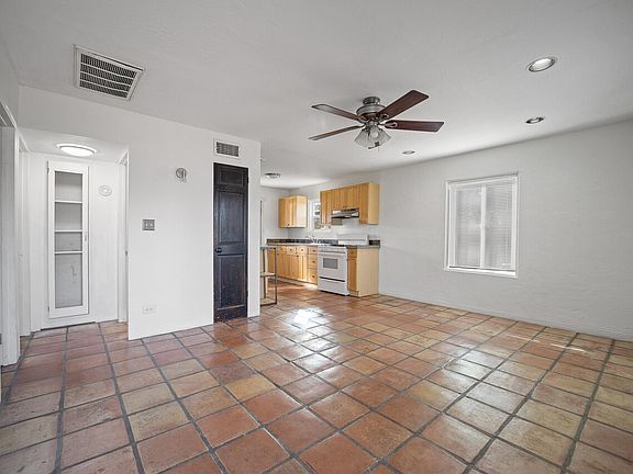 2nd image of 1017 E Indianola Ave