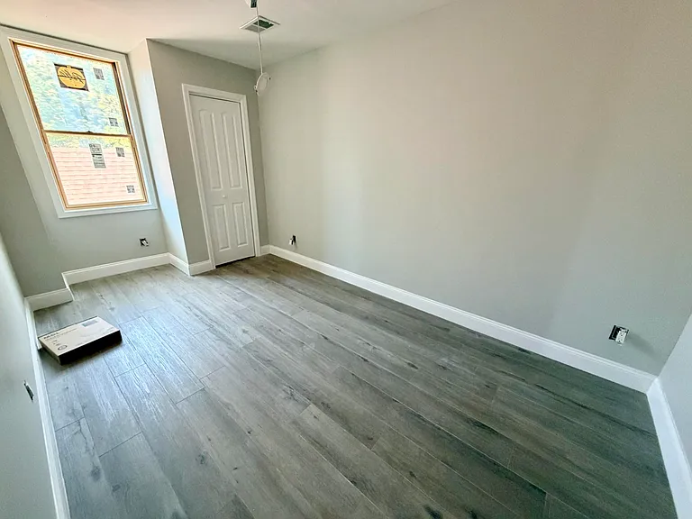 341 Grosvenor Ave #2 — Photo 18