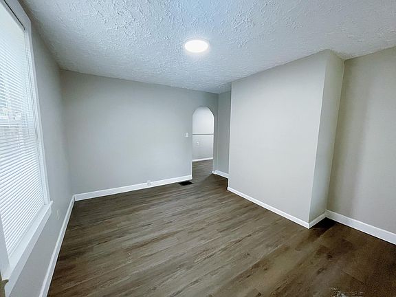 4th image of 2620 Melrose Ave #1