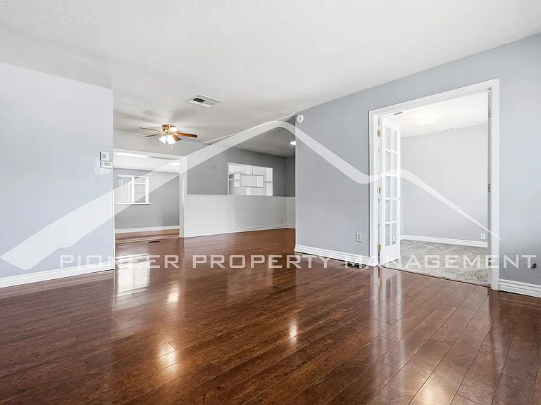 2733 S Glencoe St — Photo 3
