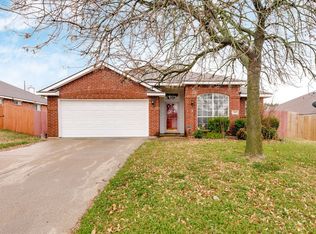 548 Stonewall Dr, Cedar Hill, TX 75104