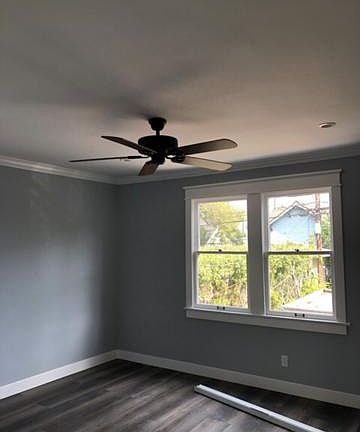 2nd image of 2658 Kenwood Ave