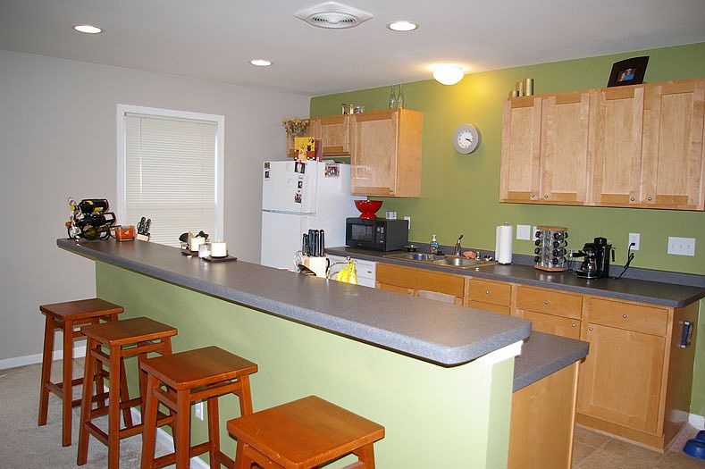 Kitchen with bar