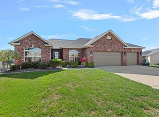 8014 Charleston Dr, Troy, IL 62294