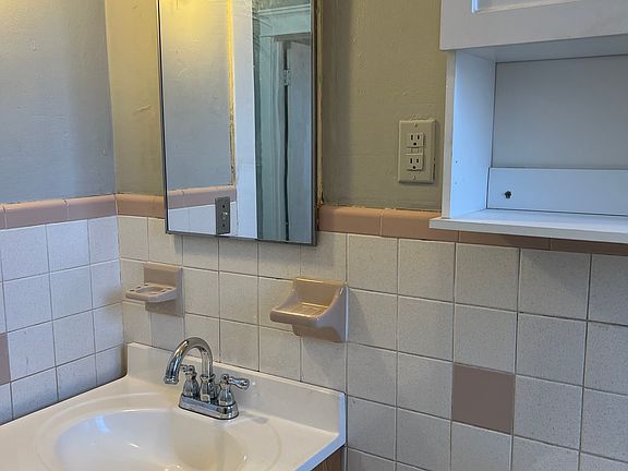 3rd image of 297 Park St APT 2C