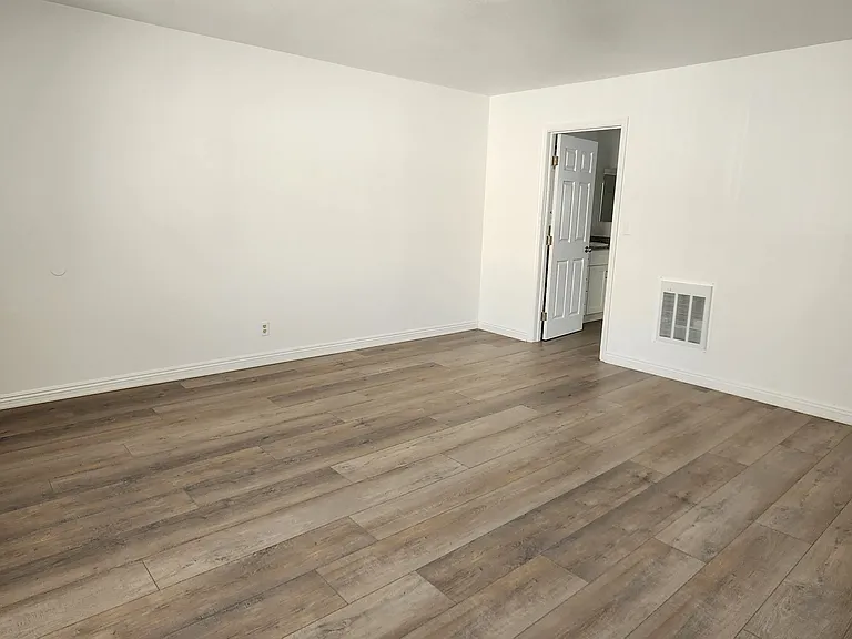 Hunt Pk Apartments — Photo 9