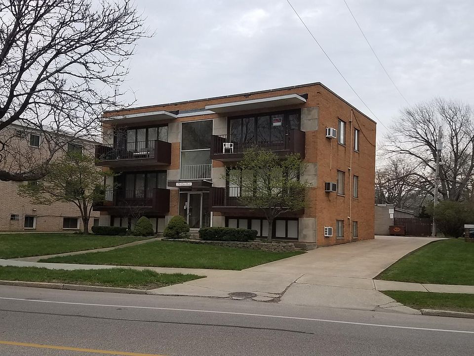 2nd image of 17730 Lakeshore Blvd #3