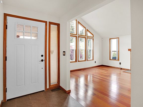 5th image of 2909 SE 154th Ave