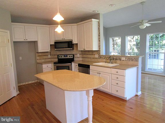 2nd image of 225 Creeks End Ln