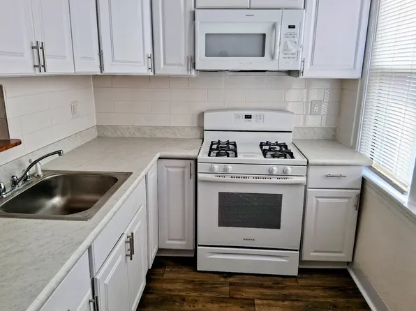 910 Maple Ter, Darby, PA 19023