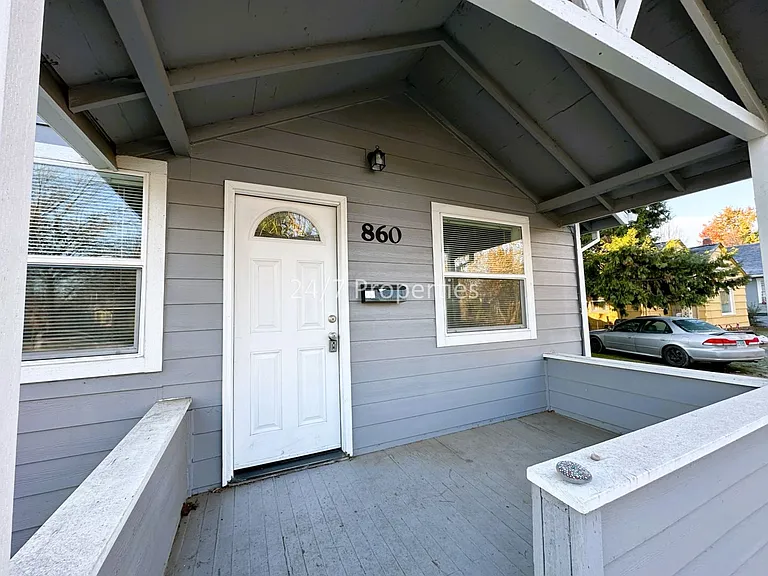 860 Shipping St NE — Photo 22