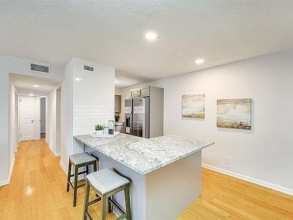 5th image of 649 Folsom St S