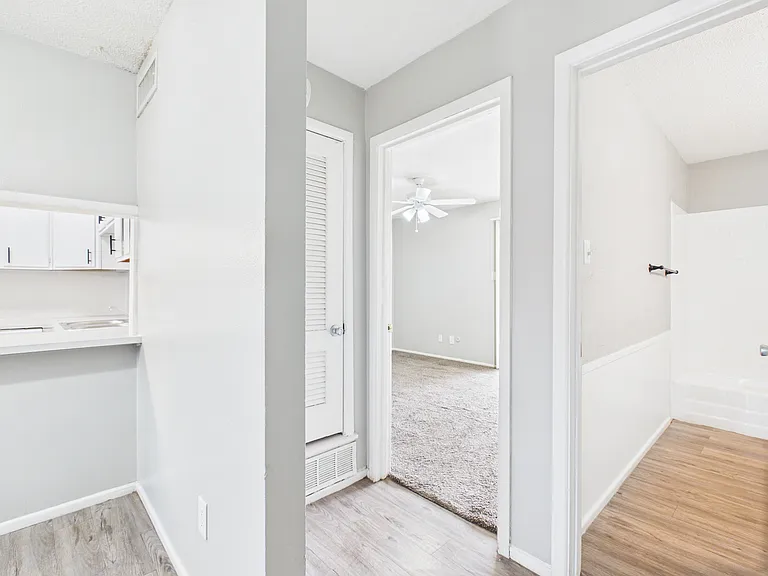 Tanglewood Apartments — Photo 10