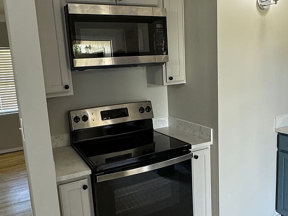 5th image of 1646 Huntington St