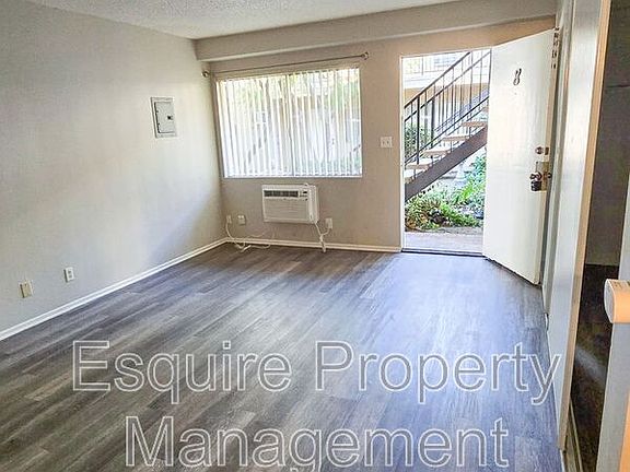 4th image of 990 Ashland Ave APT 8