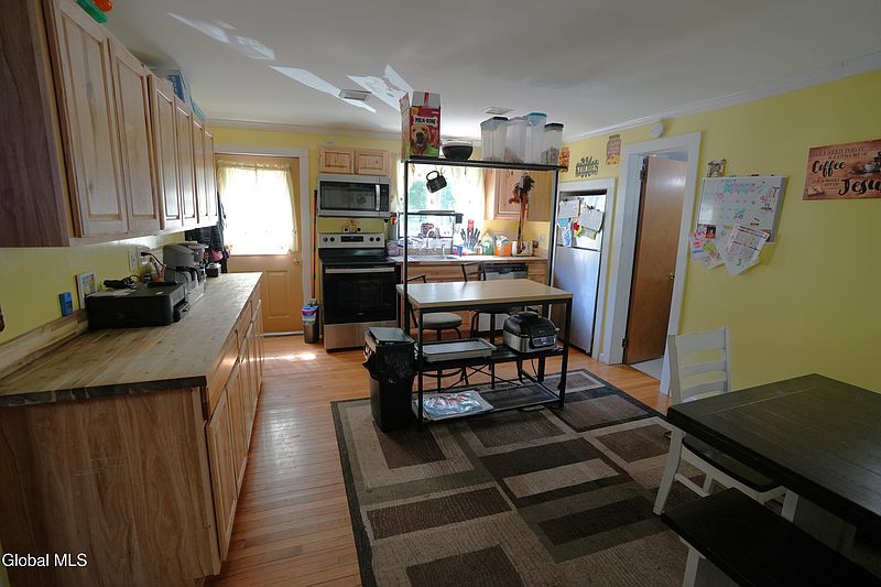 4th image of 93 Forest Street