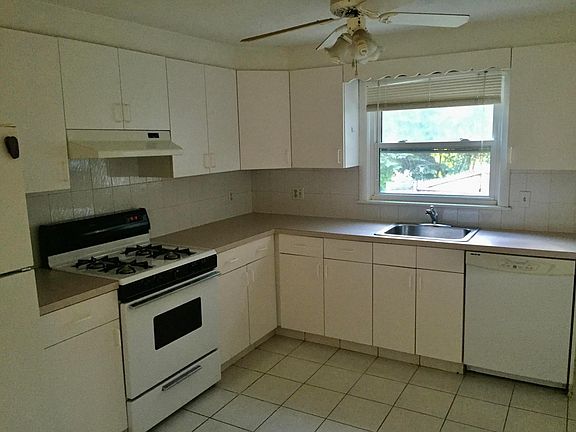 3rd image of 25 Woodland St #1