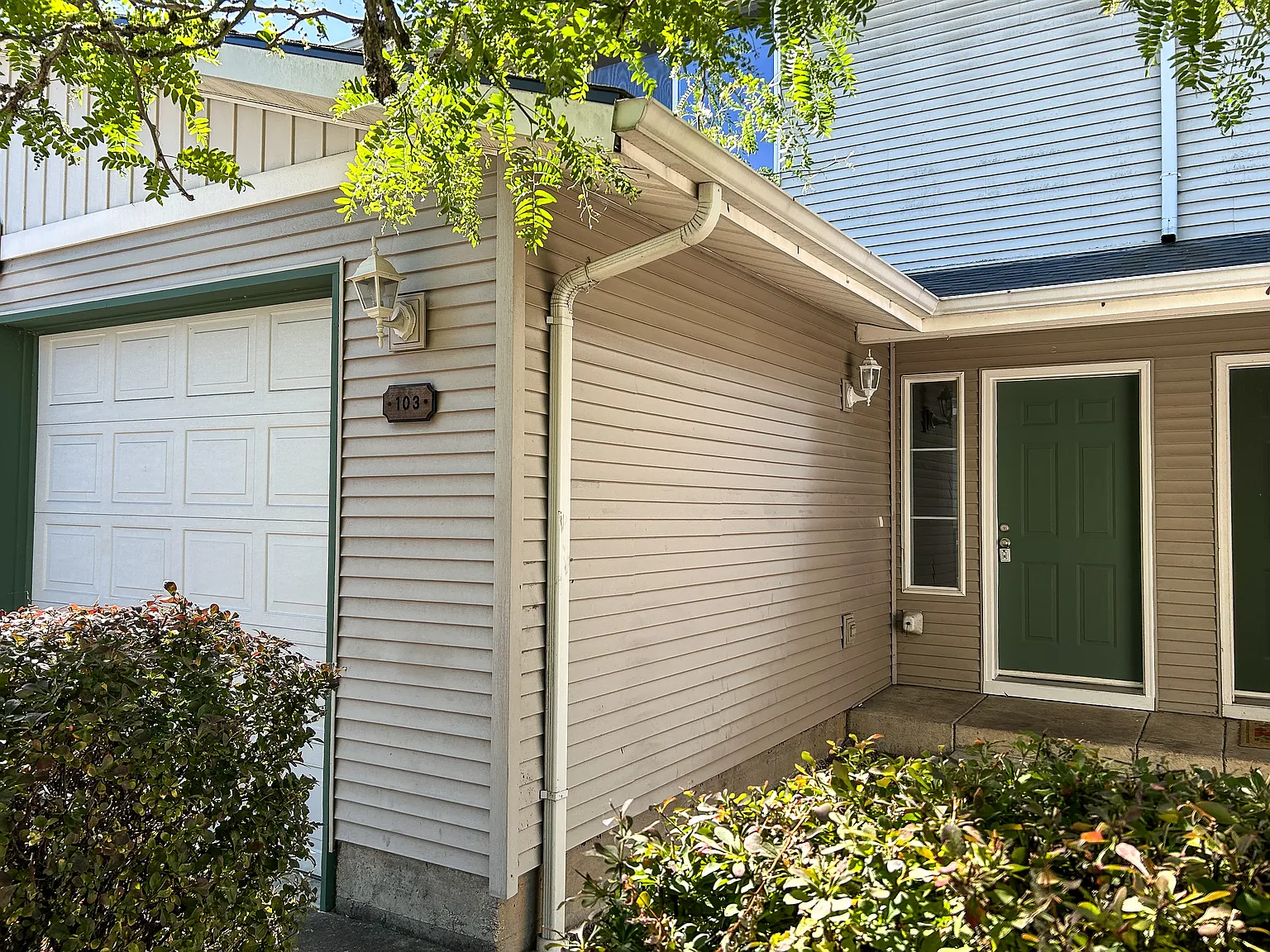 2 bed, 2.5 bath, 1150 sqft, $1,595 — Photo 2