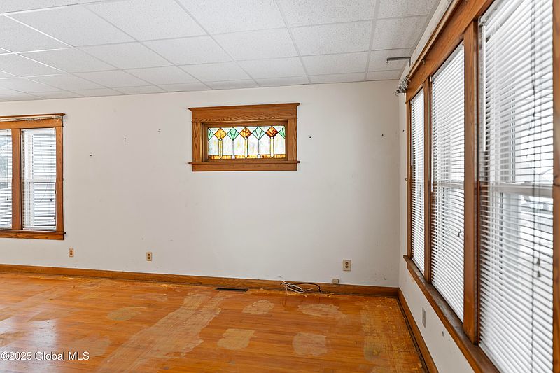4th image of 942 Norwood Avenue