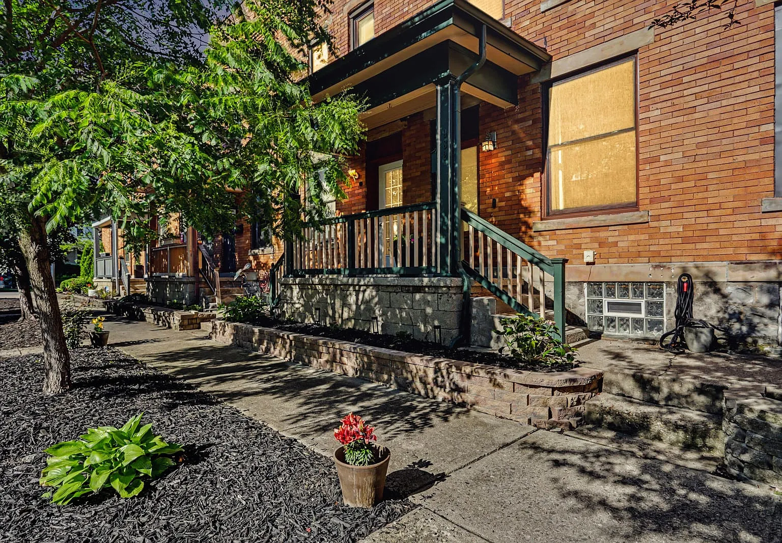 2 bed, 1.5 bath, 882 sqft, $2,250 — Photo 1