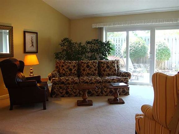 5th image of 233 Windy Hill Dr