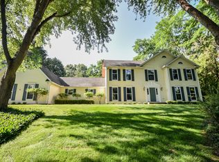 11062 Cloverlawn Dr, Brighton, MI
