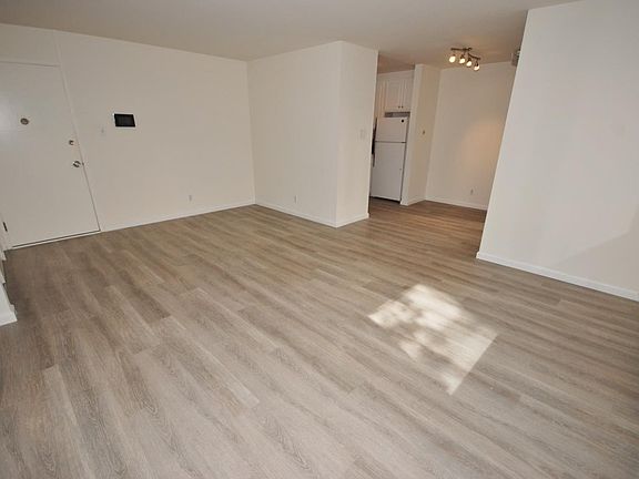 3rd image of 1425 Bellevue Ave