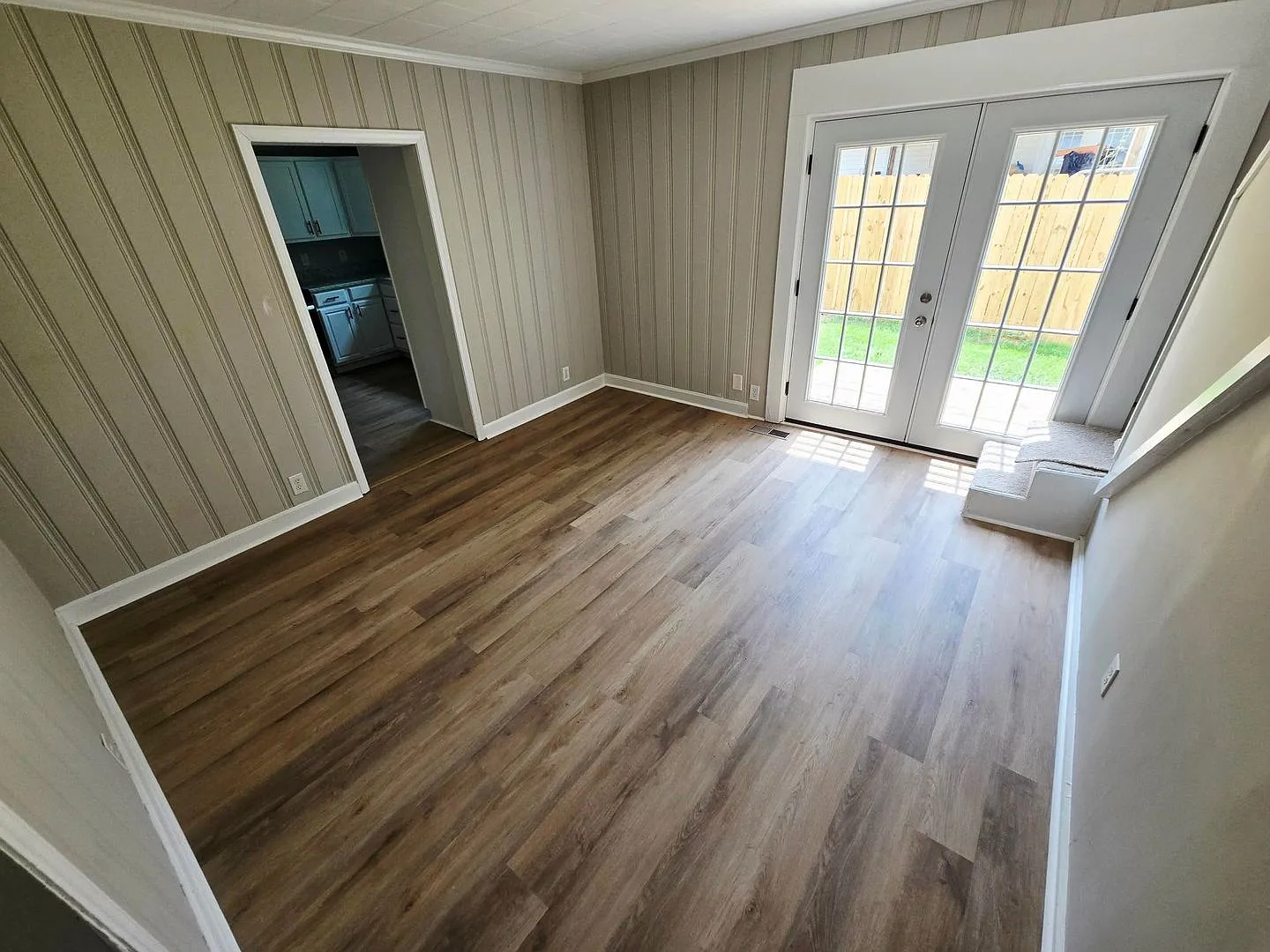 Charming 4-Bedroom Home in Burlington — Photo 2