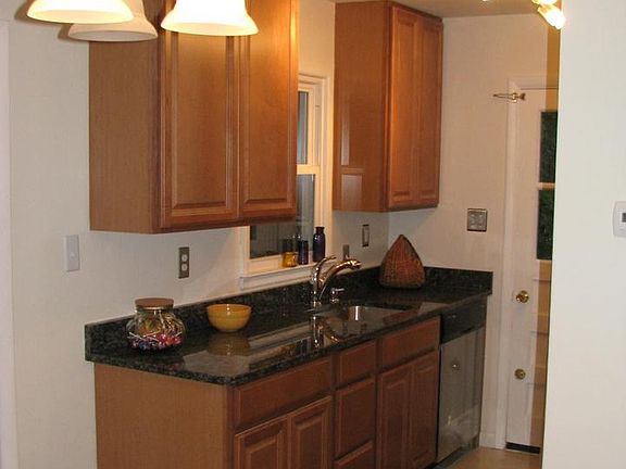 Kitchen - New Appliances, Granite, & Ceramic!