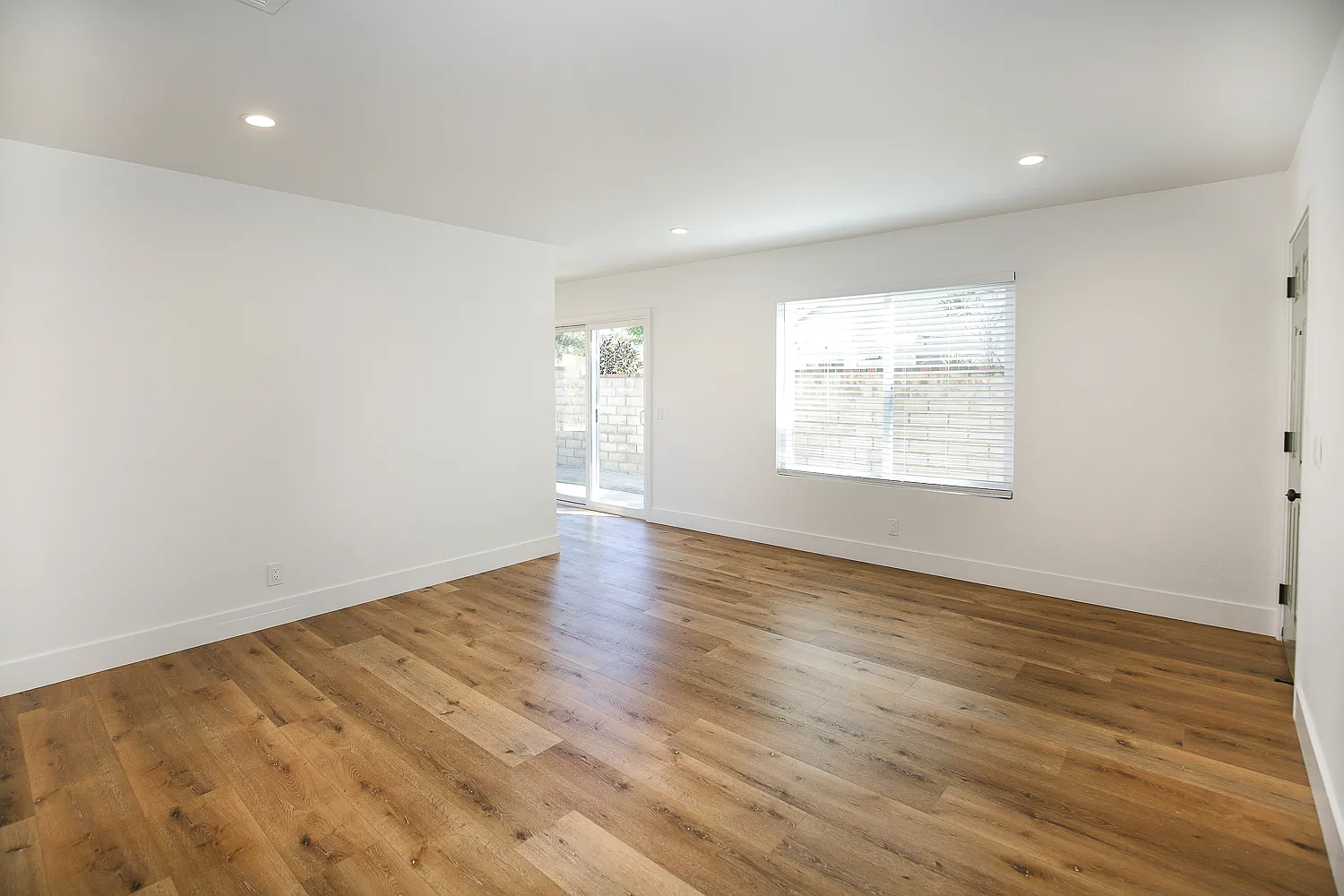 3 bed, 1058 sqft, $3,500 — Photo 4