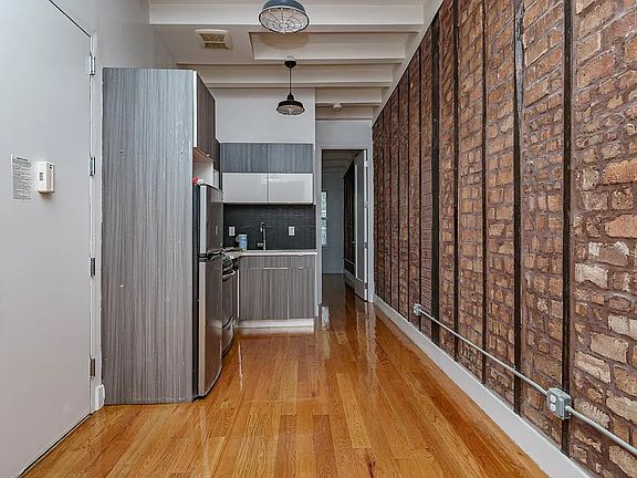 2nd image of 33 Montrose Ave #301L