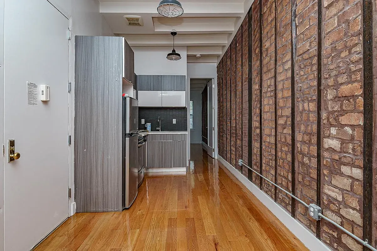 Building Photo - 33 Montrose Ave #301L