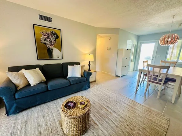 2111 NE 1st Court #102, Boynton Beach, FL 33435