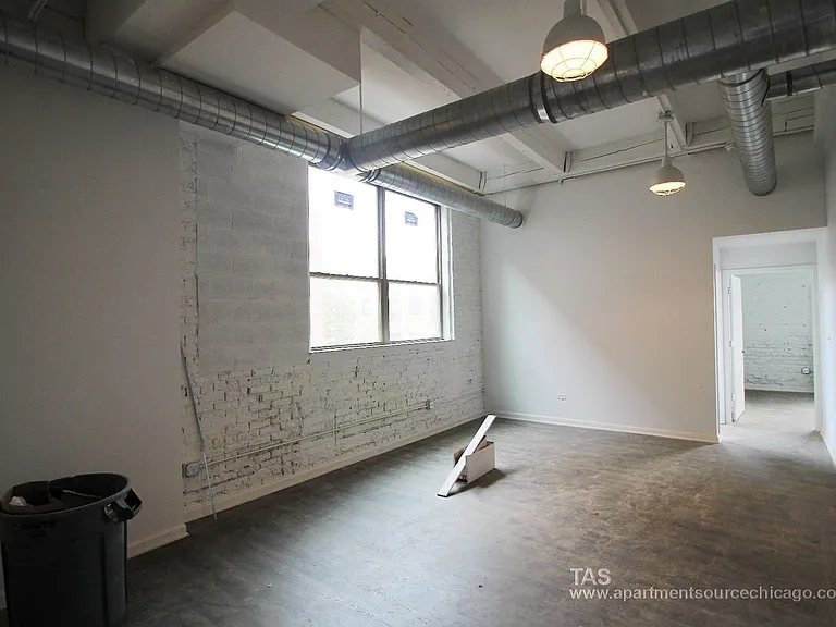 932 W Dakin St #202 — Photo 6