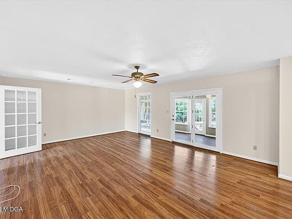 4th image of 509 Virginia St