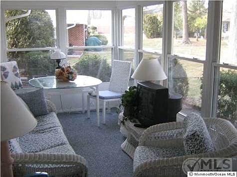 4th image of 909B Dumbarton Dr