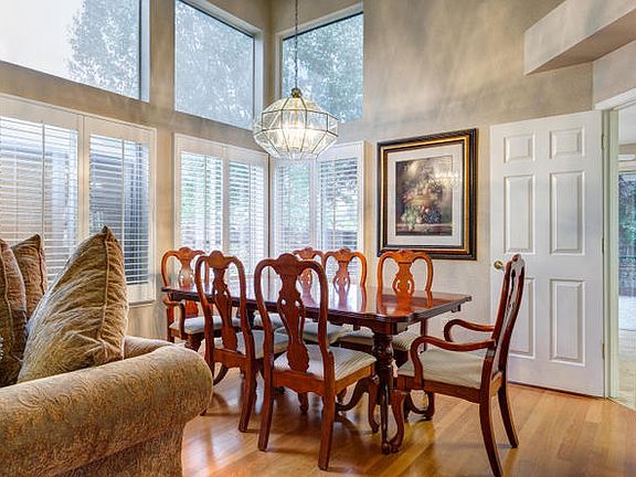 4th image of 112 Duxbury Way
