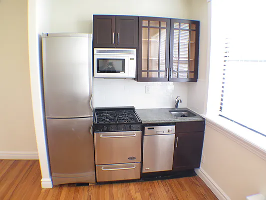 Rented by Glasser Realty LLC | media 6